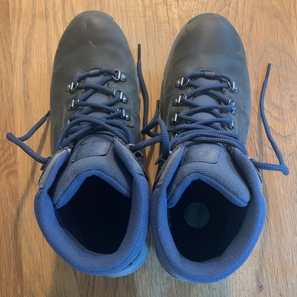 Like NEW Timberland women’s hiking boots, size 8 - Picture 3 of 9